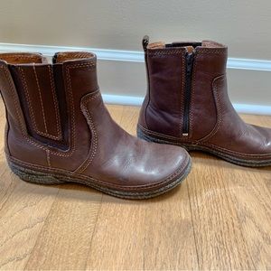 Clarks Artisan Leather Boots- Vintage